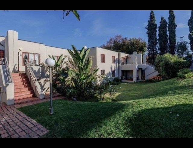 2 BEDROOM HOUSE FOR SALE IN KEW